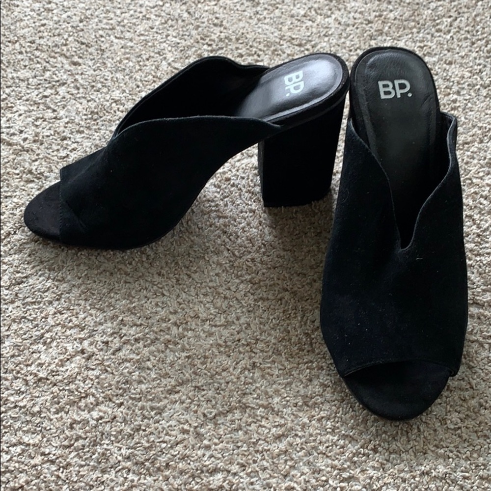 Velvet Block Heeled Peep Toe Mules